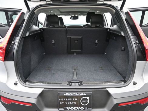 Used 2025 Volvo XC40 B5 Plus AWD/4WD image 18