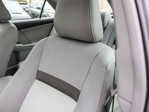 Used 2012 Toyota Camry XLE w/ Leather Pkg image 25