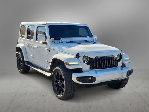Used 2021 Jeep Wrangler Unlimited Sahara image 2