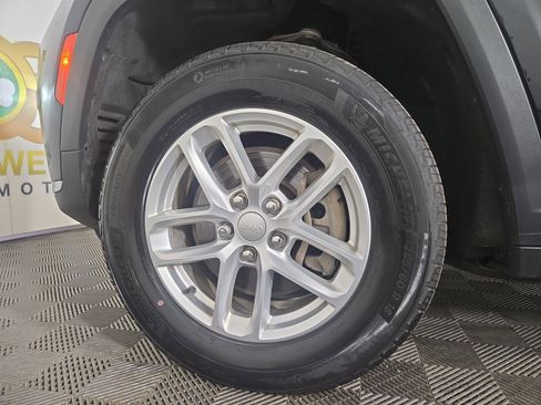 Certified 2023 Jeep Grand Cherokee L Laredo image 35