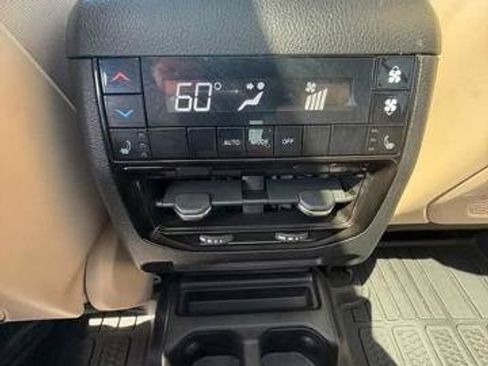 Used 2025 Jeep Grand Cherokee L Limited w/ Luxury Tech Group II AWD/4WD image 13