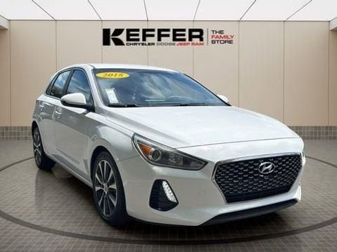 Used 2018 Hyundai Elantra GT FWD image 9
