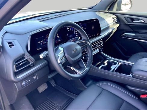 Used 2025 Chevrolet Traverse LT w/ Midnight/Sport Edition FWD image 18