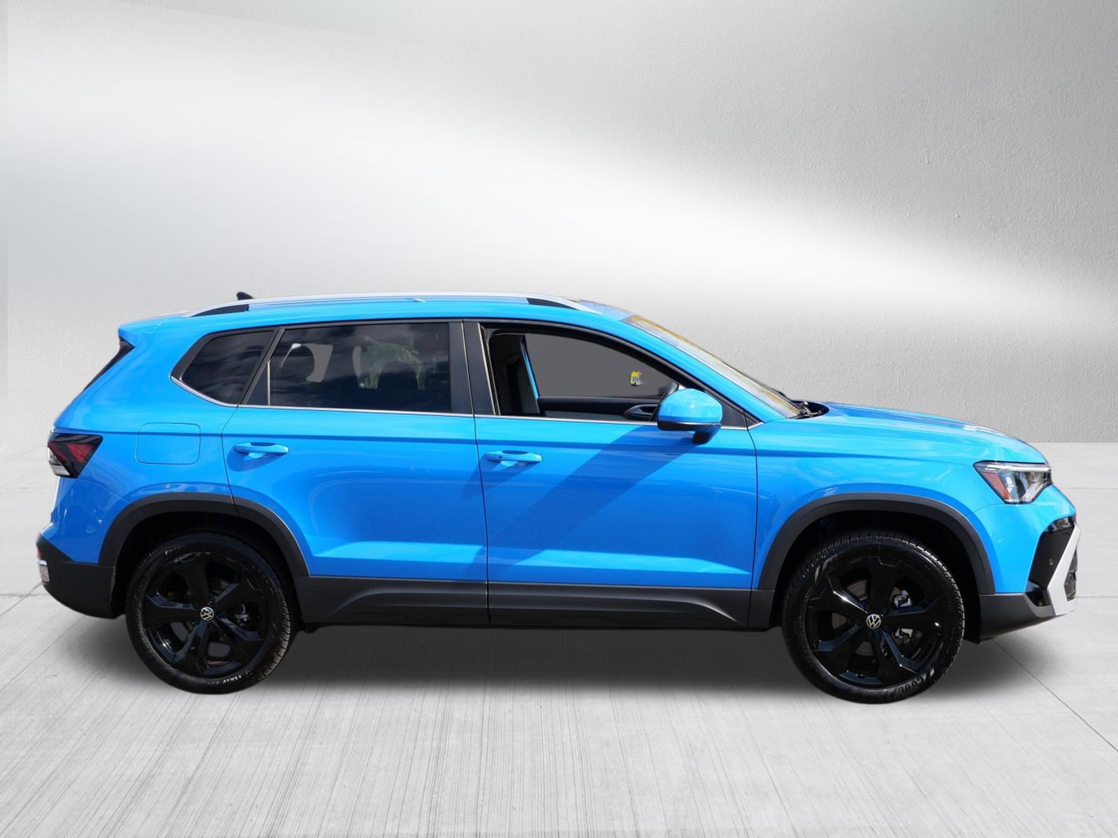 Certified 2025 Volkswagen Taos SEL AWD/4WD image 8