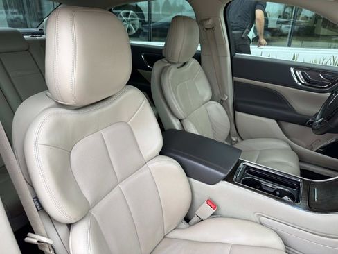 Certified 2020 Lincoln Continental w/ Premium Package FWD image 21