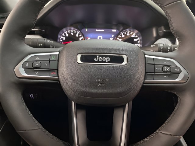 Used 2026 Jeep Compass Latitude AWD/4WD image 34