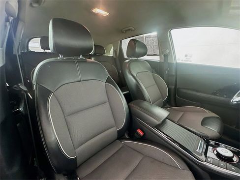 Used 2022 Kia Niro EX w/ Cold Weather Package image 25