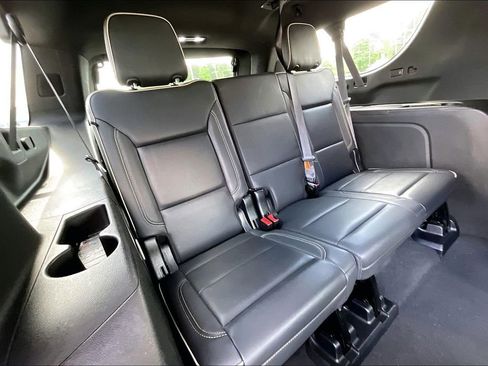 Used 2023 Chevrolet Suburban Premier AWD/4WD image 27