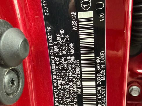 Used 2018 Toyota C-HR XLE FWD image 46