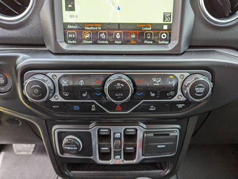 Used 2023 Jeep Wrangler Unlimited Sahara w/ Cold Weather Group AWD/4WD image 23