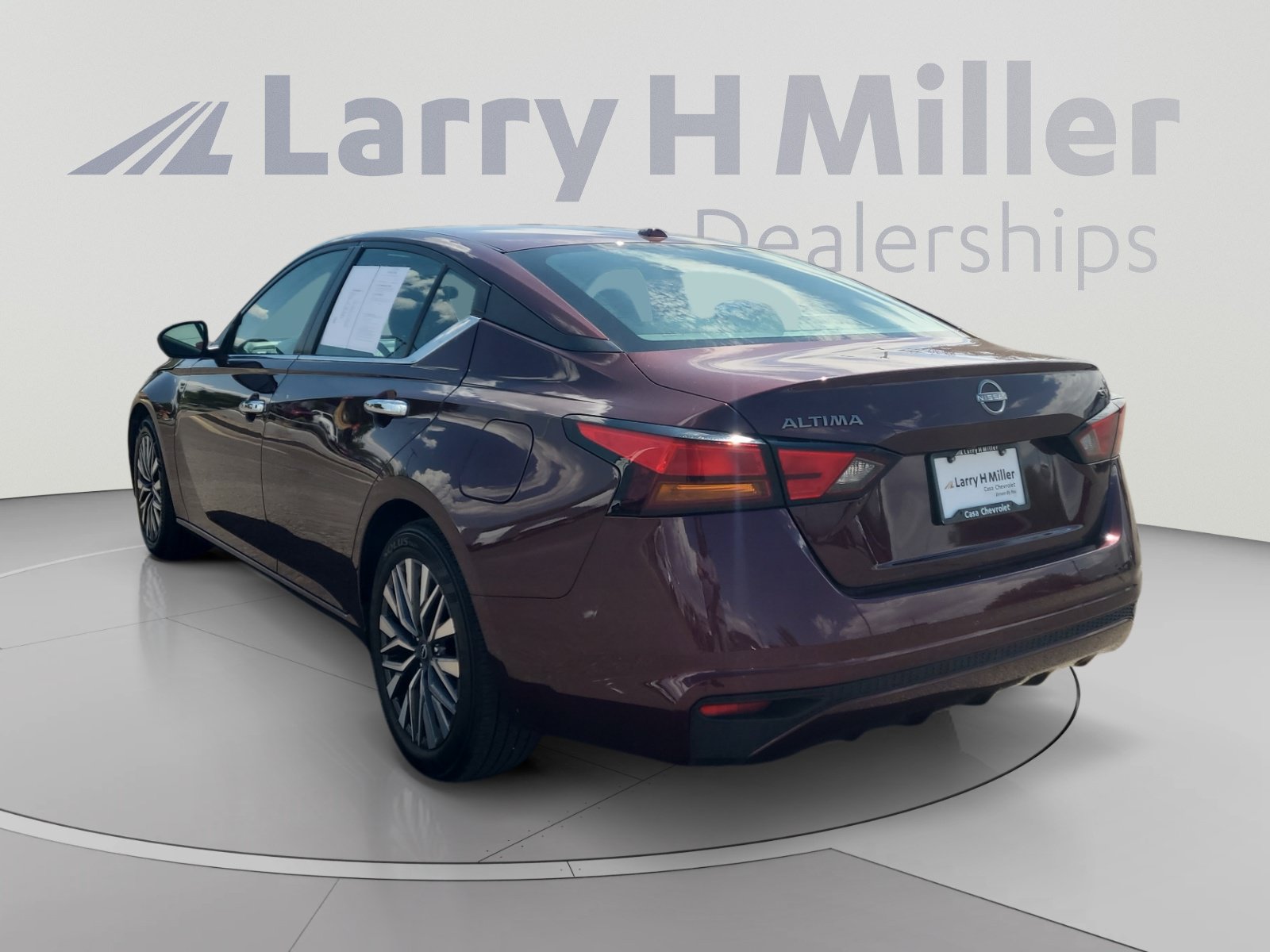 Used 2024 Nissan Altima 2.5 SV FWD image 3