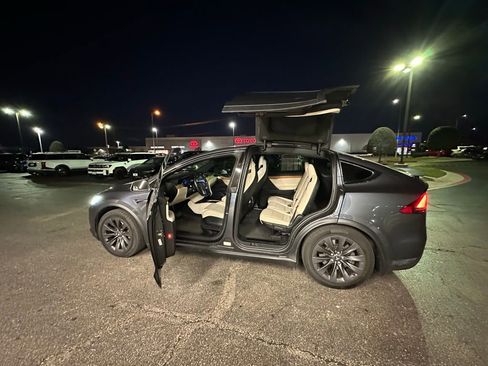 Used 2019 Tesla Model X Long Range image 6