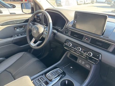 Used 2025 Honda Pilot EX-L image 6