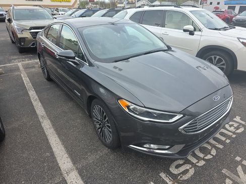 Used 2018 Ford Fusion Titanium image 2