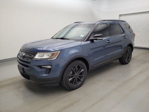 Used 2018 Ford Explorer XLT w/ Equipment Group 202A AWD/4WD image 2