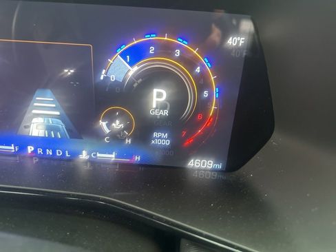 Used 2024 Chevrolet Colorado Z71 w/ Z71 Convenience Package 2 image 7