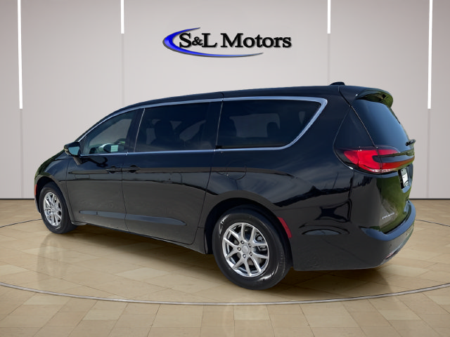 New 2027 Chrysler Pacifica Select FWD image 6