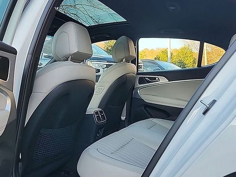 Certified 2023 Genesis G70 2.0T w/ Sport Prestige Package image 17