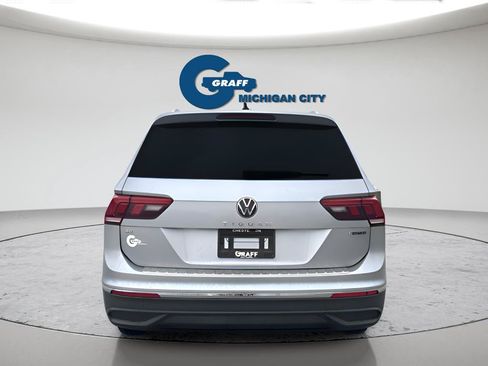 Used 2022 Volkswagen Tiguan SE w/ Panoramic Sunroof Package AWD/4WD image 5