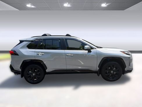Used 2025 Toyota RAV4 SE w/ Convenience Package AWD/4WD image 8