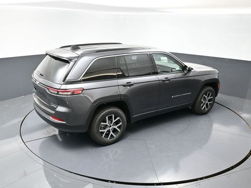 New 2025 Jeep Grand Cherokee Limited w/ Luxury Tech Group II image 37