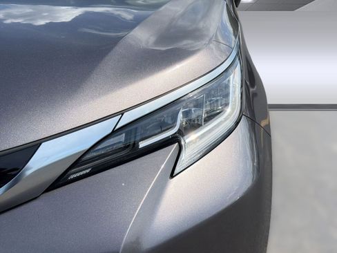 Certified 2021 Toyota Sienna Limited FWD image 10