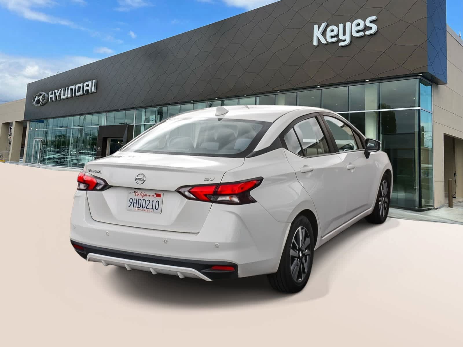 Used 2020 Nissan Versa SV FWD image 4