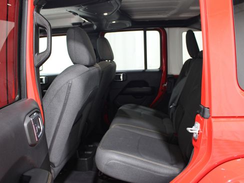 Used 2025 Jeep Wrangler Unlimited Sahara AWD/4WD image 20