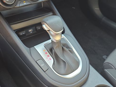 Certified 2024 Kia Forte LXS w/ LXS Technology Package image 25