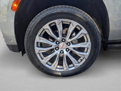 Used 2023 GMC Yukon Denali w/ Denali Reserve Package image 10