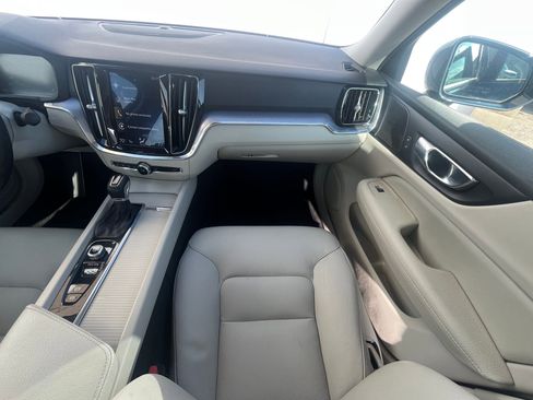 Used 2020 Volvo S60 T6 Momentum image 24
