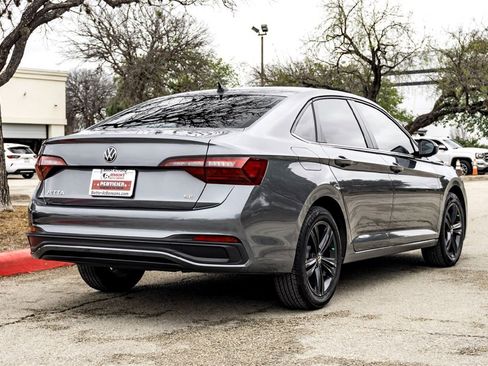 Used 2023 Volkswagen Jetta SE image 5