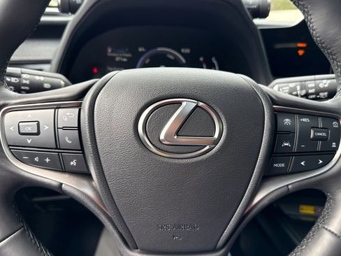 Certified 2025 Lexus UX 300h FWD image 17