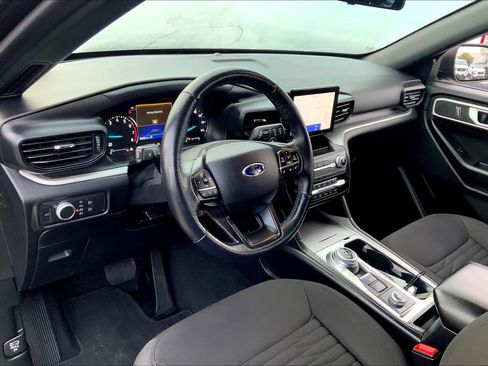 Used 2020 Ford Explorer XLT w/ Comfort Package AWD/4WD image 16