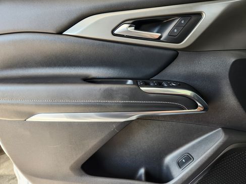 Certified 2025 Chevrolet Traverse LT FWD image 23