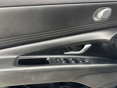 Used 2022 Hyundai Elantra Limited w/ Preferred Accessory Package image 28