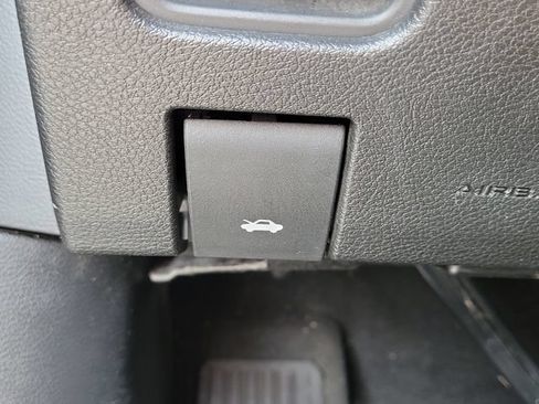 Used 2023 Jeep Grand Cherokee Laredo AWD/4WD image 15