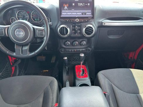 Used 2018 Jeep Wrangler Unlimited Sahara AWD/4WD image 13