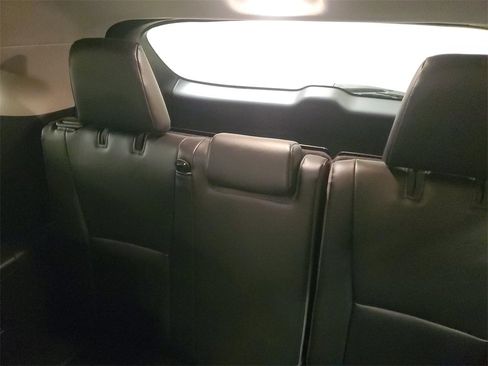 Used 2022 Toyota Highlander XLE image 14