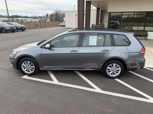 Used 2018 Volkswagen Golf S image 3