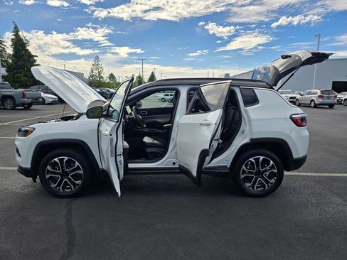 Used 2024 Jeep Compass Limited image 21