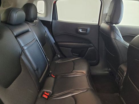 Used 2018 Jeep Compass Latitude w/ Cold Weather Group image 19