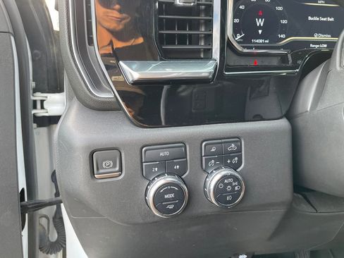 Used 2023 GMC Sierra 1500 SLT w/ SLT Convenience Package AWD/4WD image 19