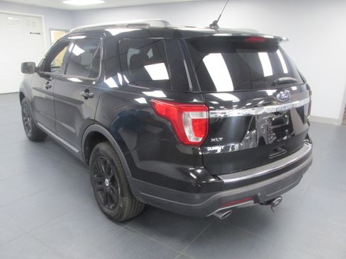 Used 2018 Ford Explorer XLT w/ Equipment Group 202A AWD/4WD image 7