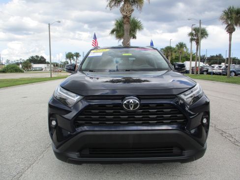 Used 2022 Toyota RAV4 XLE Premium image 8