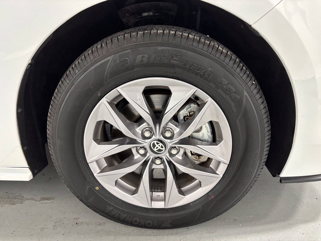 Used 2026 Toyota Sienna LE FWD image 67