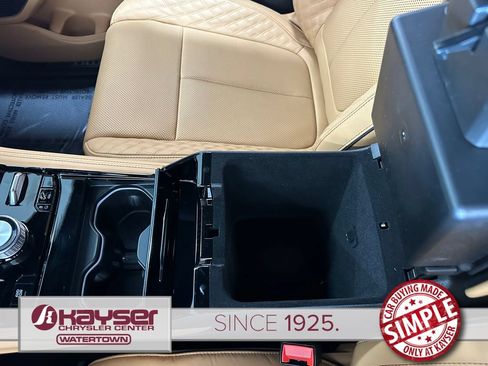 Used 2025 Jeep Grand Cherokee Summit AWD/4WD image 35