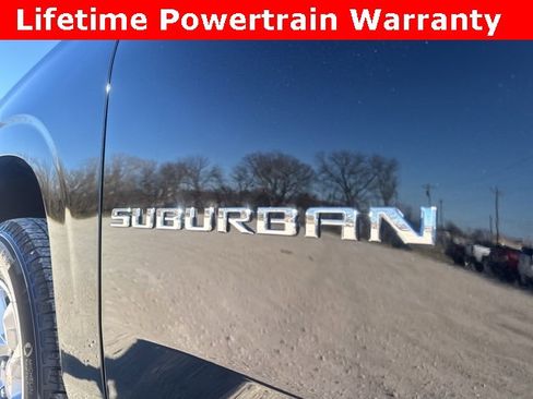 Used 2025 Chevrolet Suburban LS image 9