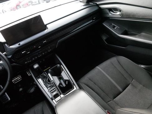 Used 2025 Honda Accord Sport image 11