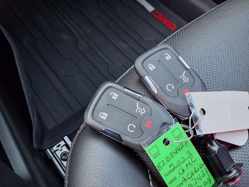 Used 2023 GMC Acadia SLT w/ LPO, Floor Liner Package FWD image 20
